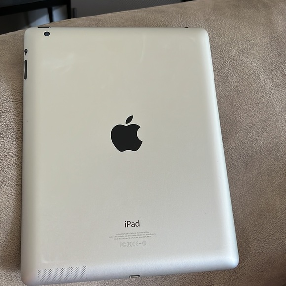 iPad 4th Generation - Picture 2 of 4